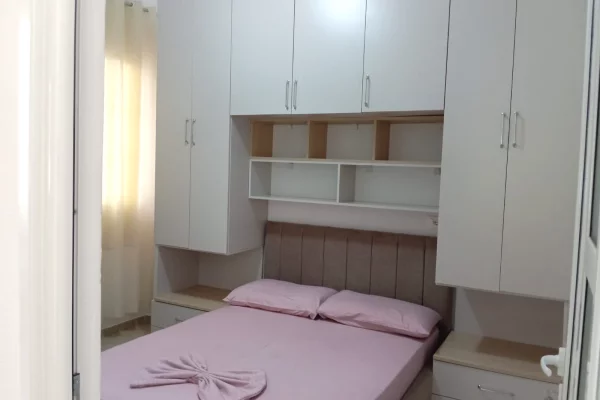 Shtepi me qera Apartament ne Durres, 1+1, Mobilimi E mobiluar, Pagesa 350  Euro.