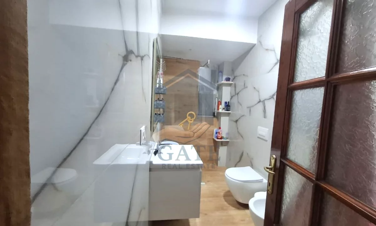 Shtepi ne shitje Apartament ne Durres, 1+1, Mobilimi E mobiluar, Pagesa 120,000  Euro.