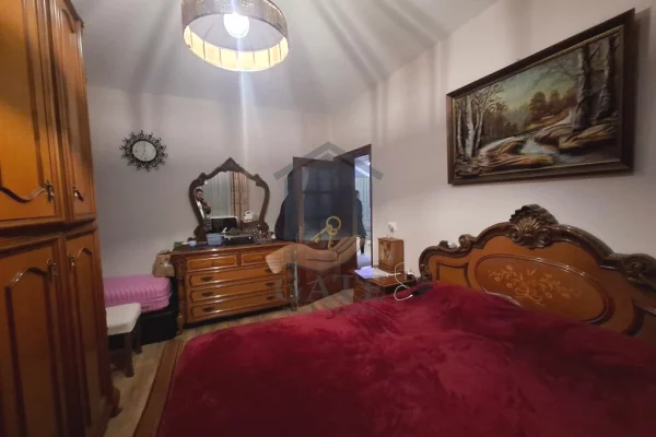 Shtepi ne shitje Apartament ne Durres, 1+1, Mobilimi E mobiluar, Pagesa 120,000  Euro.