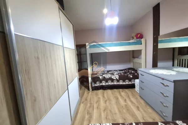Shtepi ne shitje Apartament ne Durres, 1+1, Mobilimi E mobiluar, Pagesa 120,000  Euro.