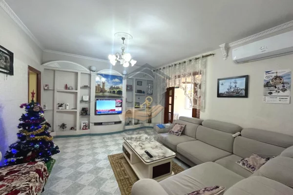 Shtepi ne shitje Apartament ne Durres, 2+1, Mobilimi E mobiluar, Pagesa 114,000  Euro.