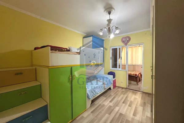 Shtepi ne shitje Apartament ne Durres, 2+1, Mobilimi E mobiluar, Pagesa 114,000  Euro.