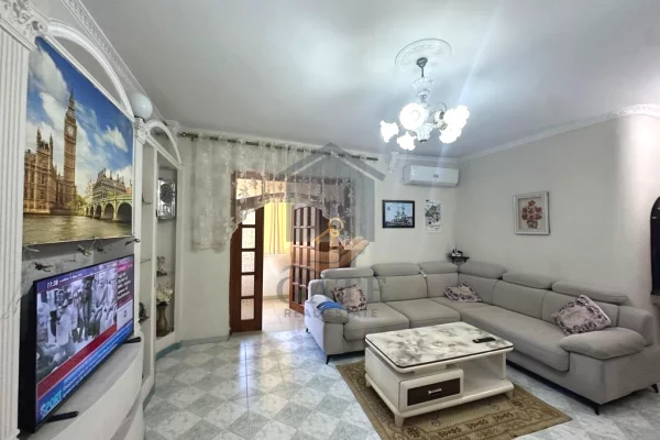 Shtepi ne shitje Apartament ne Durres, 2+1, Mobilimi E mobiluar, Pagesa 114,000  Euro.