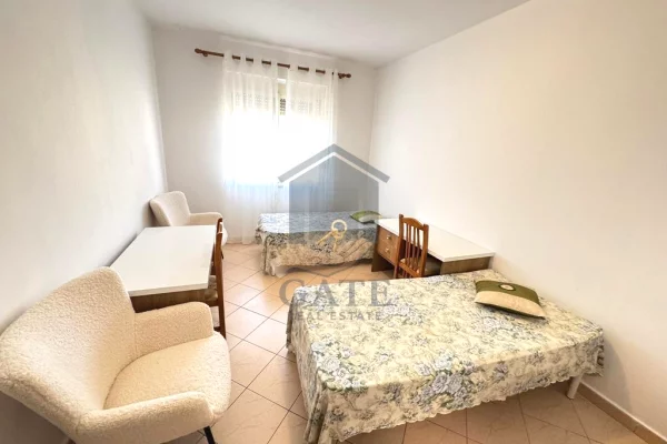 Shtepi ne shitje Apartament ne Durres, 2+1, Mobilimi E mobiluar, Pagesa 117,000  Euro.