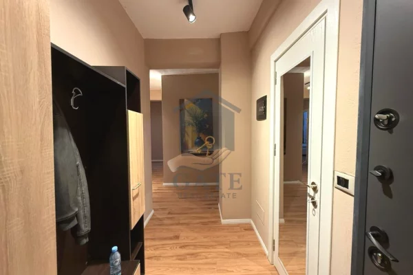 Shtepi ne shitje Apartament ne Durres, 2+1, Mobilimi E mobiluar, Pagesa 130,000  Euro.