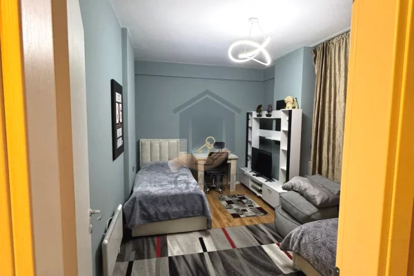 Shtepi ne shitje Apartament ne Durres, 2+1, Mobilimi E mobiluar, Pagesa 130,000  Euro.