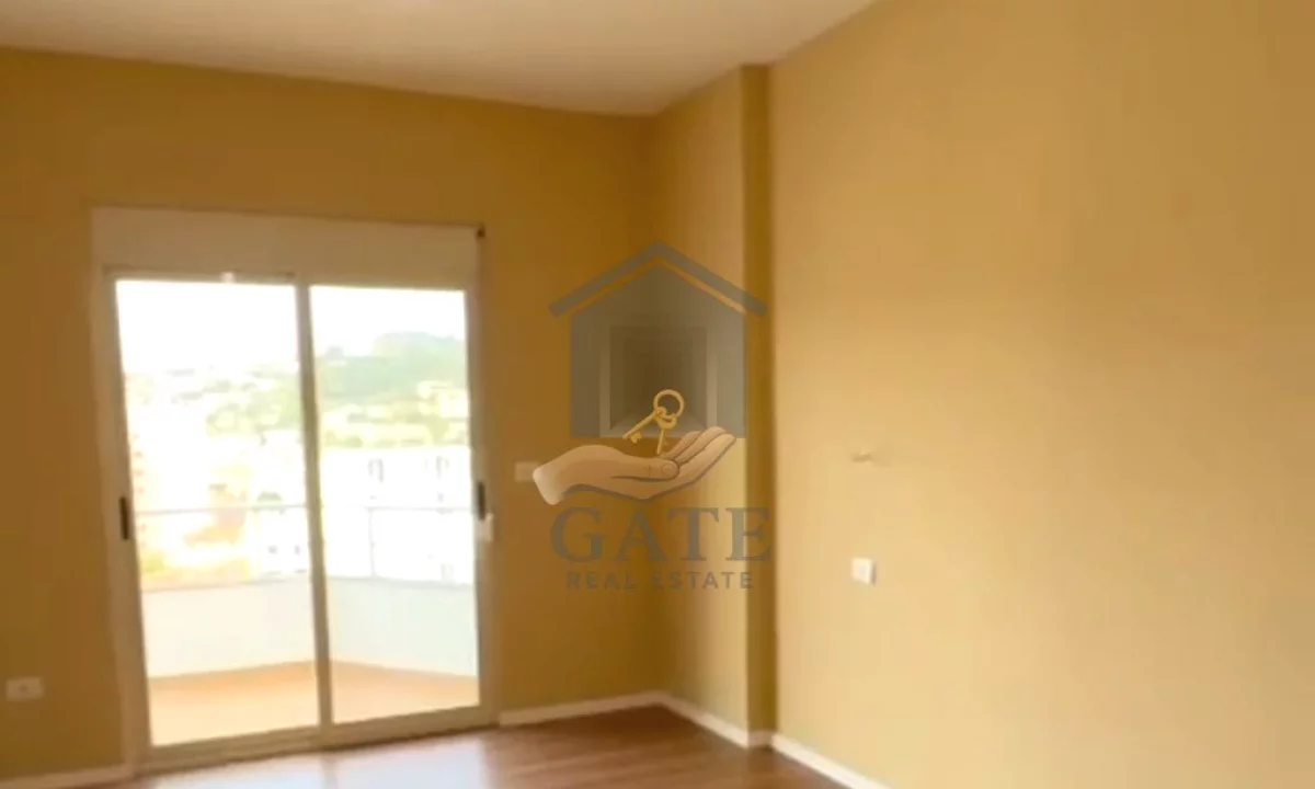 Shtepi ne shitje Apartament ne Durres, 2+1, Mobilimi Bosh, pa mobiluar, Pagesa 140,000  Euro.