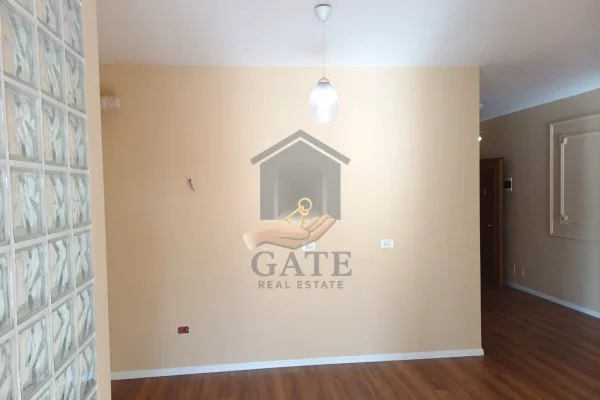 Shtepi ne shitje Apartament ne Durres, 2+1, Mobilimi Bosh, pa mobiluar, Pagesa 140,000  Euro.