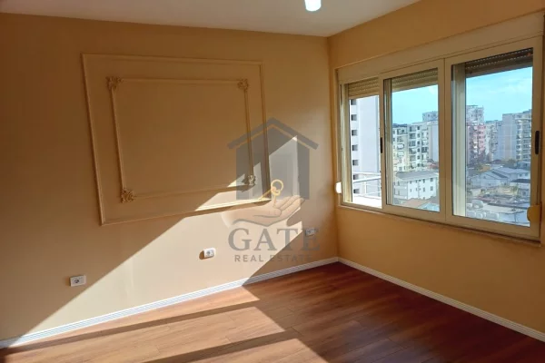 Shtepi ne shitje Apartament ne Durres, 2+1, Mobilimi Bosh, pa mobiluar, Pagesa 140,000  Euro.