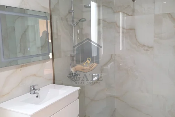 Shtepi ne shitje Apartament ne Durres, 2+1, Mobilimi Bosh, pa mobiluar, Pagesa 140,000  Euro.