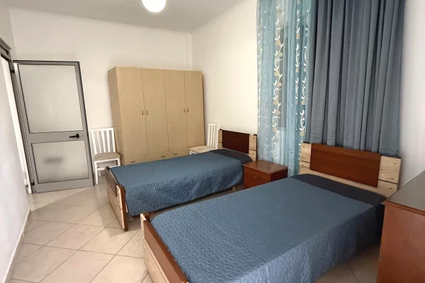 Shtepi me qera Apartament ne Durres, 2+1, Mobilimi E mobiluar, Pagesa 300  Euro.