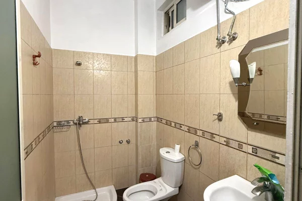 Shtepi me qera Apartament ne Durres, 2+1, Mobilimi E mobiluar, Pagesa 300  Euro.