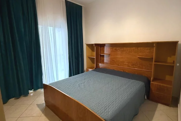 Shtepi me qera Apartament ne Durres, 2+1, Mobilimi E mobiluar, Pagesa 300  Euro.