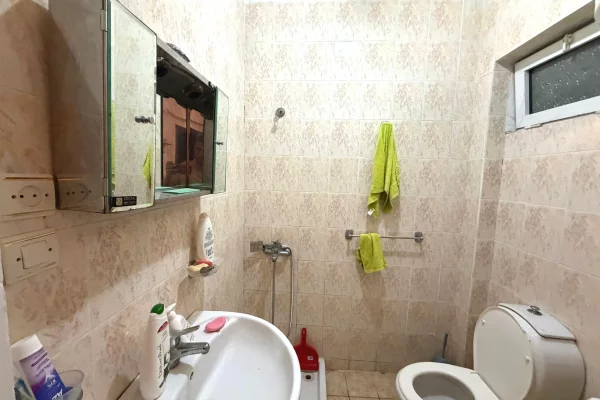 Shtepi me qera Apartament ne Durres, 1+1, Mobilimi E mobiluar, Pagesa 30,000  Leke.