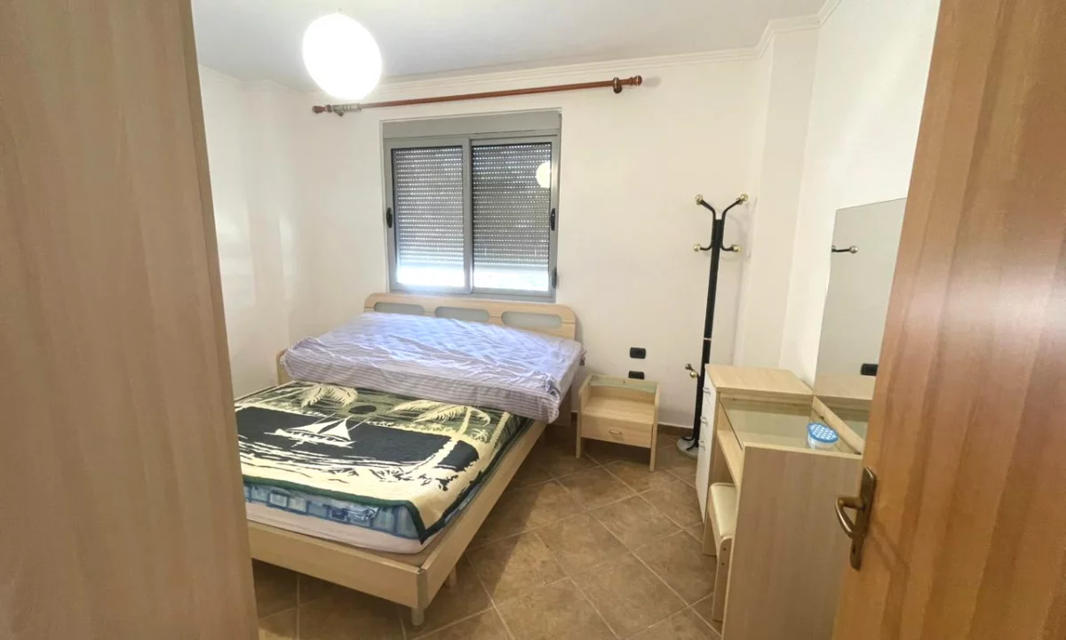 Shtepi ne shitje Apartament ne Durres, 2+1, Mobilimi E mobiluar, Pagesa 100,000  Euro.