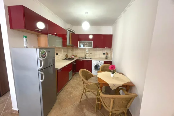 Shtepi ne shitje Apartament ne Durres, 2+1, Mobilimi E mobiluar, Pagesa 100,000  Euro.
