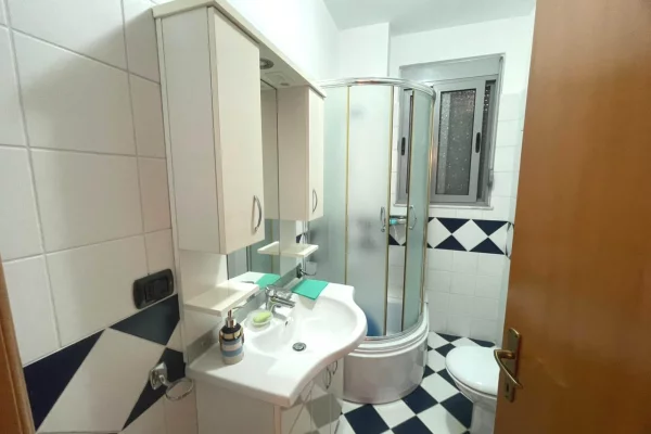 Shtepi ne shitje Apartament ne Durres, 2+1, Mobilimi E mobiluar, Pagesa 100,000  Euro.