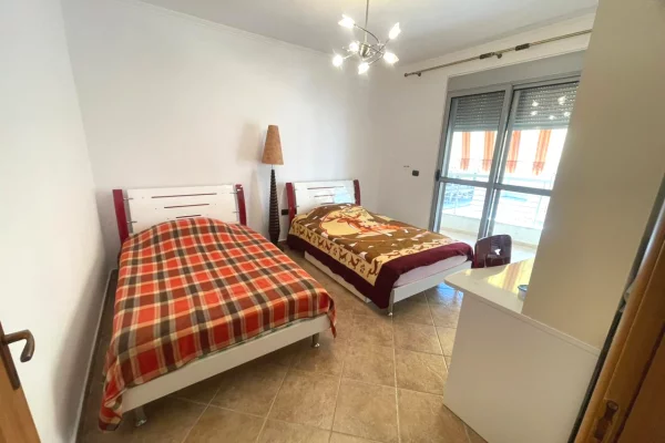 Shtepi ne shitje Apartament ne Durres, 2+1, Mobilimi E mobiluar, Pagesa 100,000  Euro.