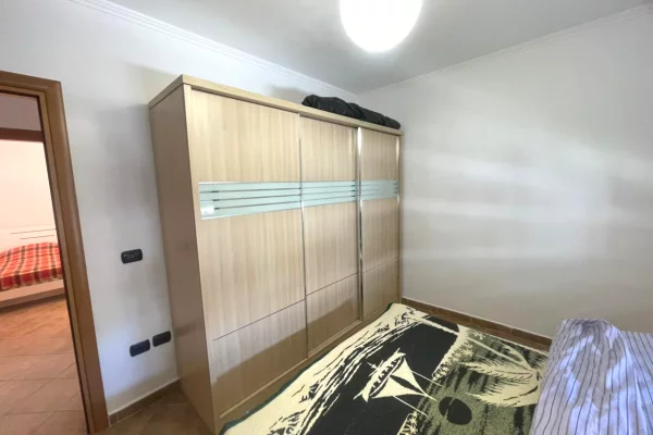 Shtepi ne shitje Apartament ne Durres, 2+1, Mobilimi E mobiluar, Pagesa 100,000  Euro.