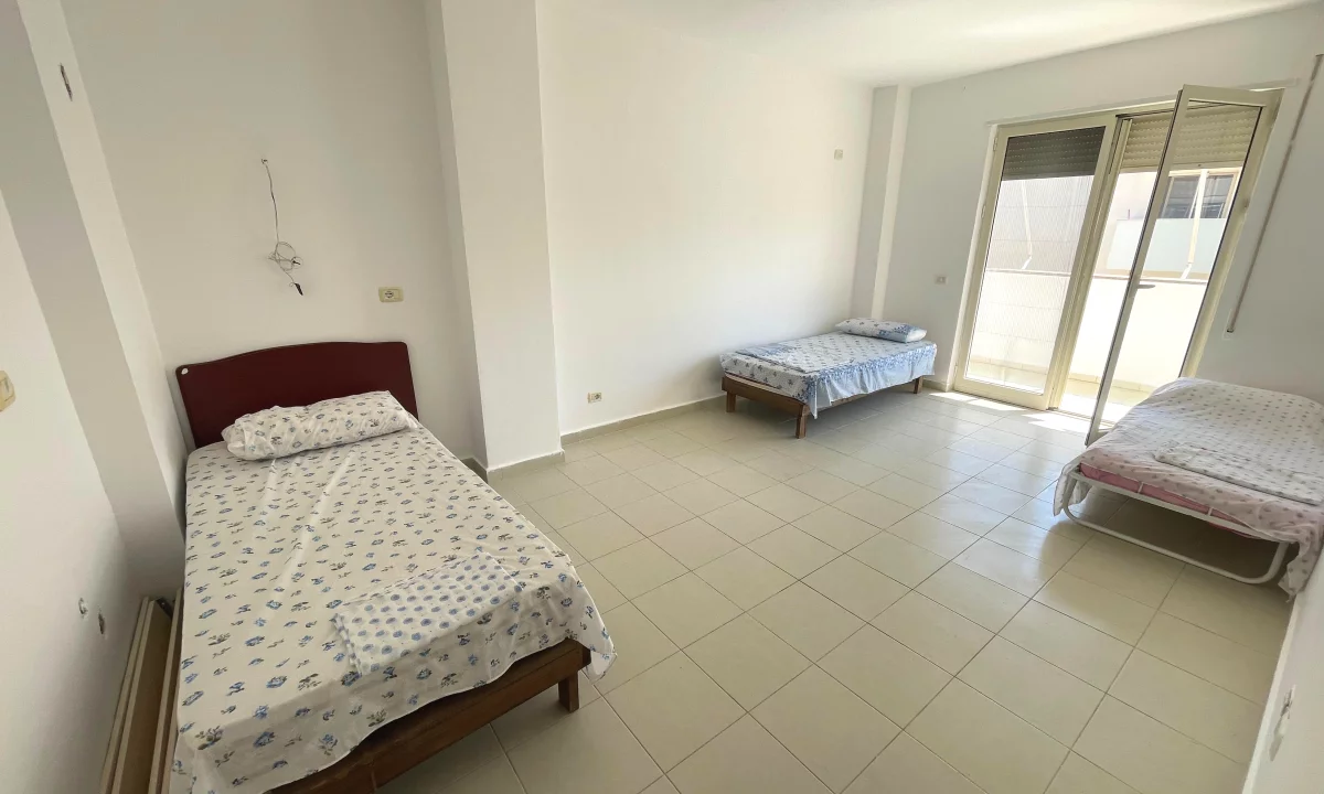 Shtepi ne shitje Apartament ne Durres, 1+1, Mobilimi Pjeserisht e mobiluar, Pagesa 74,000  Euro.