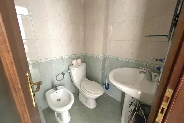 Shtepi ne shitje Apartament ne Durres, 1+1, Mobilimi Pjeserisht e mobiluar, Pagesa 74,000  Euro.