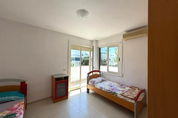 Shtepi ne shitje Apartament ne Durres, 1+1, Mobilimi E mobiluar, Pagesa 80,000  Euro.