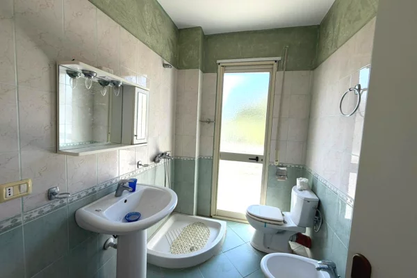 Shtepi ne shitje Apartament ne Durres, 1+1, Mobilimi E mobiluar, Pagesa 80,000  Euro.