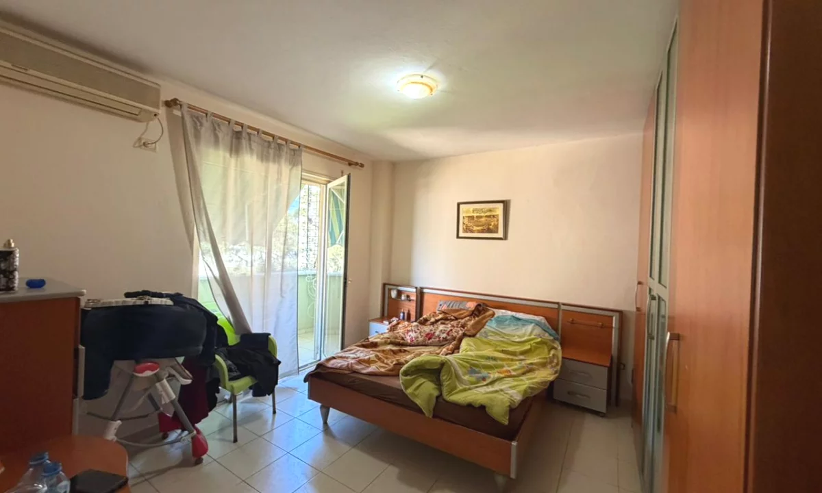 Shtepi ne shitje Apartament ne Durres, 2+1, Mobilimi E mobiluar, Pagesa 126,000  Euro.