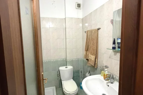 Shtepi ne shitje Apartament ne Durres, 2+1, Mobilimi E mobiluar, Pagesa 126,000  Euro.