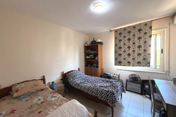 Shtepi ne shitje Apartament ne Durres, 2+1, Mobilimi E mobiluar, Pagesa 126,000  Euro.