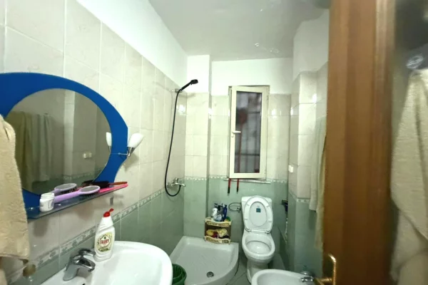 Shtepi ne shitje Apartament ne Durres, 2+1, Mobilimi E mobiluar, Pagesa 126,000  Euro.