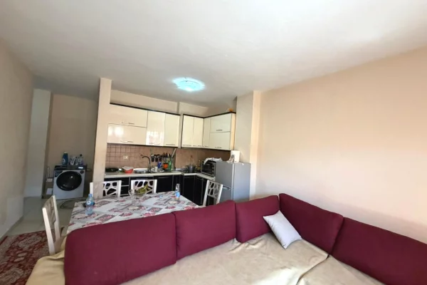 Shtepi ne shitje Apartament ne Durres, 2+1, Mobilimi E mobiluar, Pagesa 126,000  Euro.