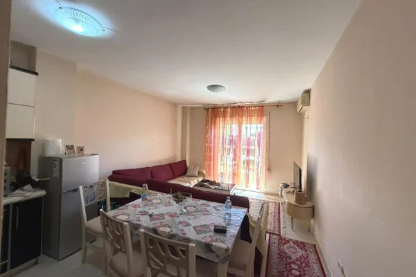 Shtepi ne shitje Apartament ne Durres, 2+1, Mobilimi E mobiluar, Pagesa 126,000  Euro.