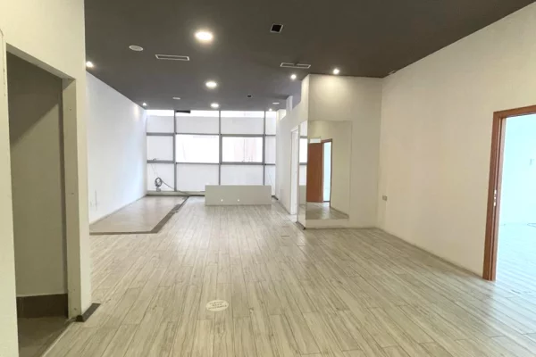 Ambient biznesi ne shitje 3+1 ne Durres - 220,000 Euro