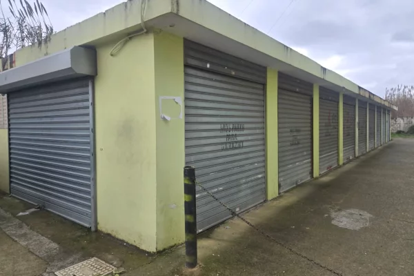 Shitet, Garazh, Plazh Iliria, Durres