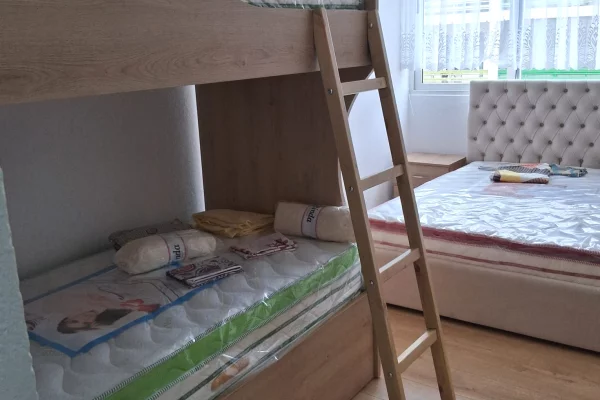 Shtepi me qera Apartament ne Durres, 1+1, Mobilimi E mobiluar, Pagesa 350  Euro.