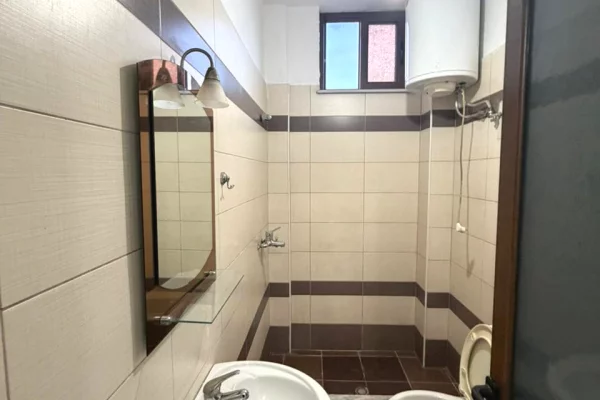 Shtepi me qera Apartament ne Durres, 2+1, Mobilimi E mobiluar, Pagesa 35,000  Leke.