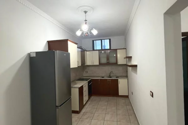 Shtepi me qera Apartament ne Durres, 2+1, Mobilimi E mobiluar, Pagesa 35,000  Leke.