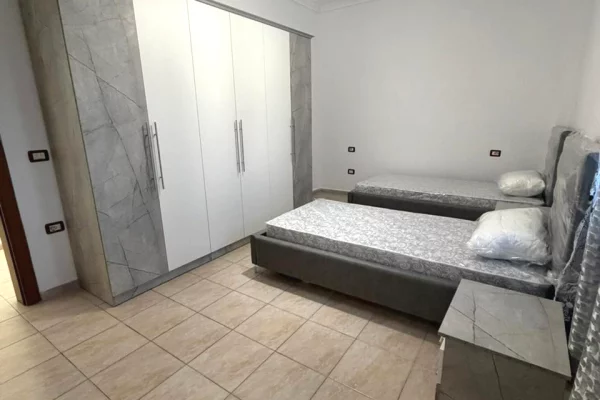 Shtepi me qera Apartament ne Durres, 2+1, Mobilimi E mobiluar, Pagesa 35,000  Leke.