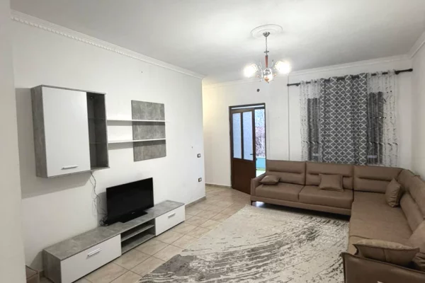 Shtepi me qera 2+1 ne Durres - 35,000 Leke