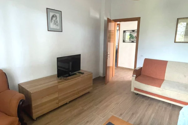 Shtepi me qera Apartament ne Durres, 1+1, Mobilimi E mobiluar, Pagesa 25,000  Leke.
