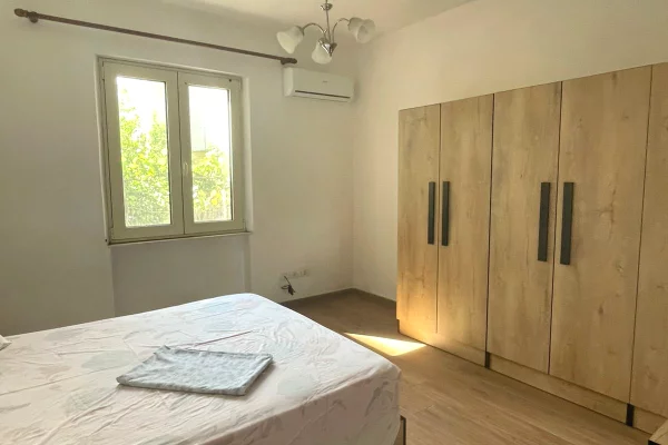 Qira, Kati i Pare ne Shtepi Private, Ish Kenet, Durres