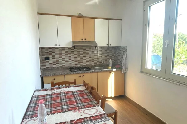 Shtepi me qera Apartament ne Durres, 1+1, Mobilimi E mobiluar, Pagesa 25,000  Leke.