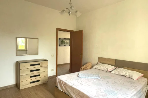 Shtepi me qera Apartament ne Durres, 1+1, Mobilimi E mobiluar, Pagesa 25,000  Leke.