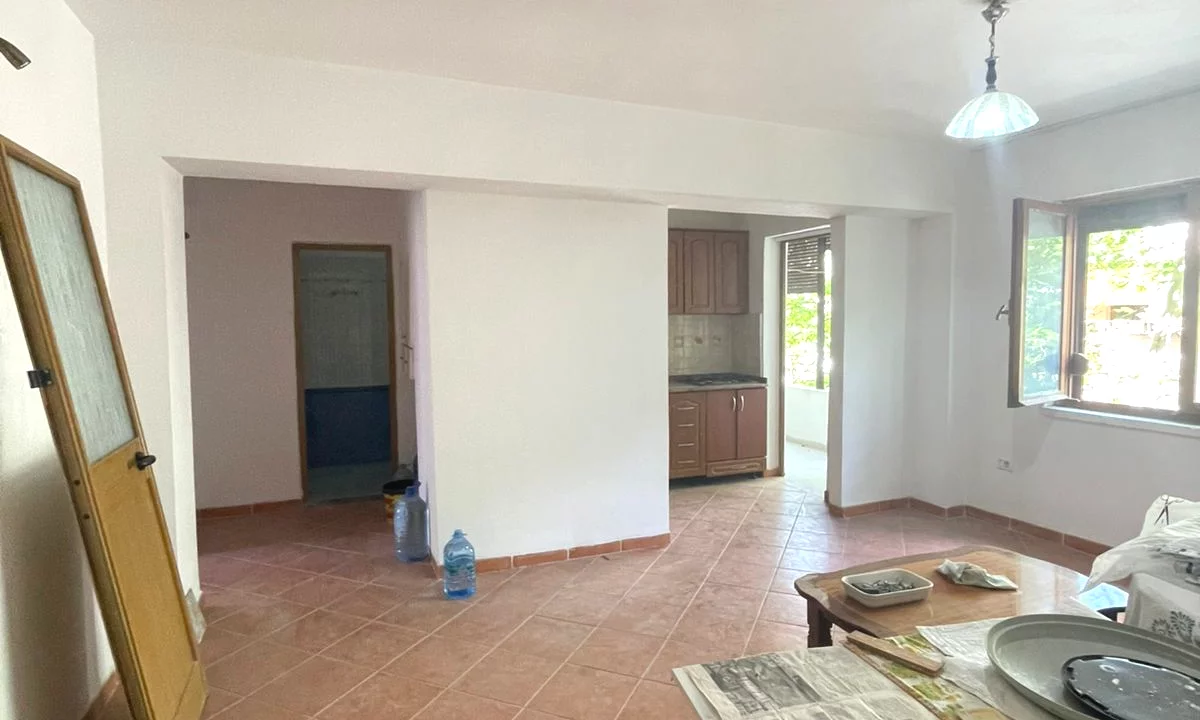 Shtepi me qera Apartament ne Durres, 1+1, Mobilimi Bosh, pa mobiluar, Pagesa 30,000  Leke.