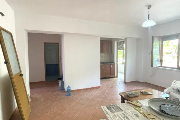 Shtepi me qera 1+1 ne Durres - 30,000 Leke