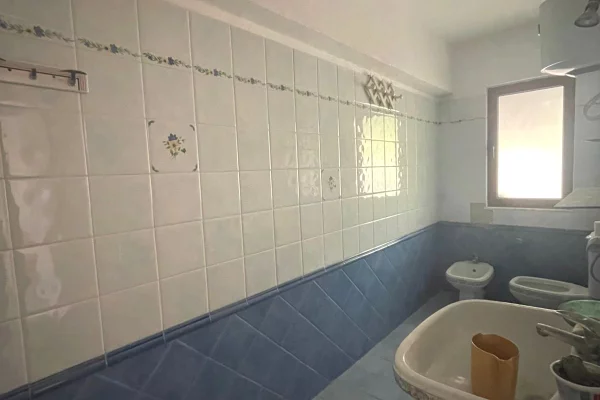 Shtepi me qera Apartament ne Durres, 1+1, Mobilimi Bosh, pa mobiluar, Pagesa 30,000  Leke.