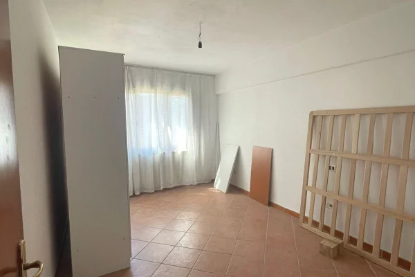 Shtepi me qera Apartament ne Durres, 1+1, Mobilimi Bosh, pa mobiluar, Pagesa 30,000  Leke.