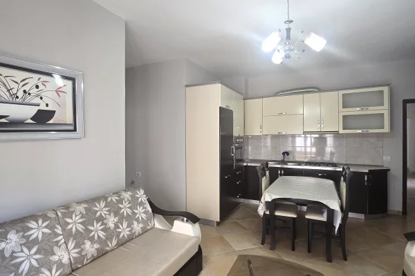 Shtepi me qera 1+1 ne Durres - 300 Euro