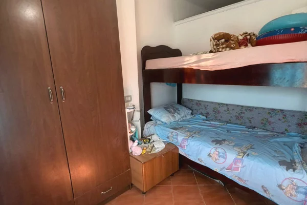 Shtepi me qera Shtepi Private ne Durres, 2+1, Mobilimi E mobiluar, Pagesa 35,000  Leke.